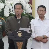 Gara-gara Jokowi, pembelian jaket bomber di Indonesia melonjak sehingga banyak toko yang kembali melakukan pemesanan. (Foto: YouTube)