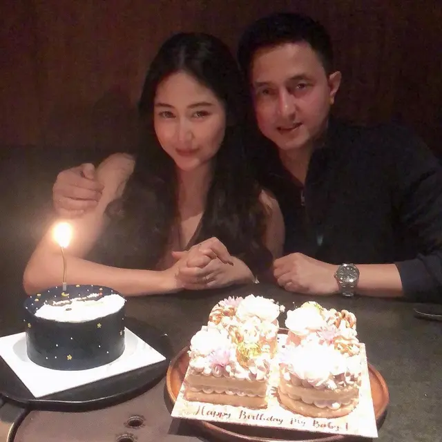 6 Potret Pebulutangkis Ricky Soebagdja dan Istri yang Terpaut 26 Tahun, Jarang Tersorot