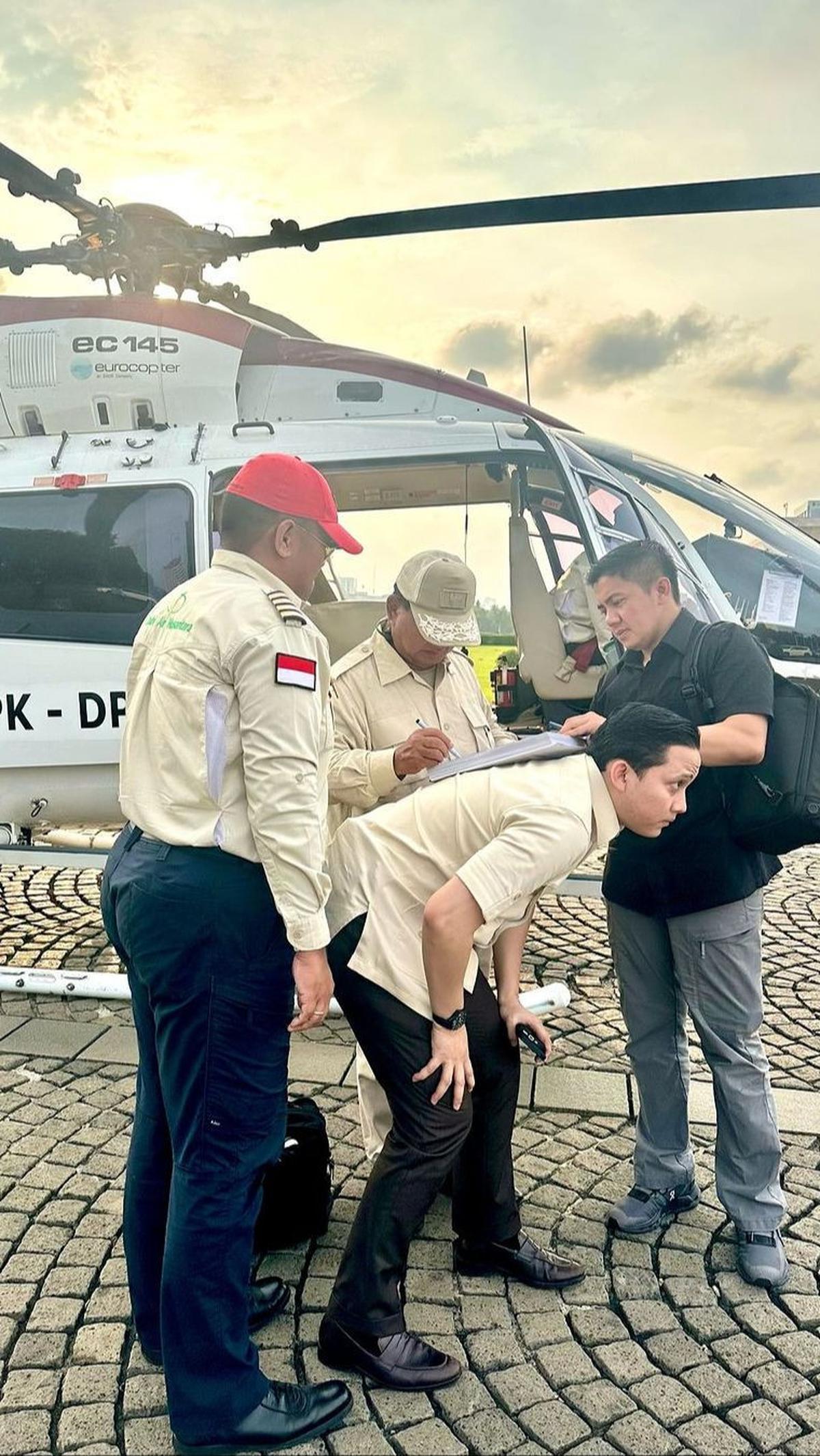 Pada unggahan tersebut, tampak Rizky tengah menjadi sebuah 'meja' bagi Menteri Pertahanan RI Prabowo Subianto. <br>