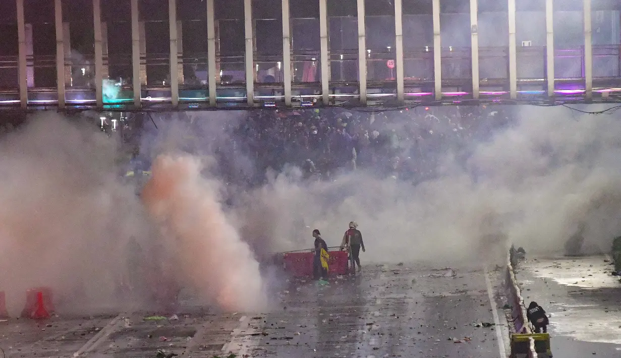 Aksi unjuk rasa massa dipicu tewasnya pengemudi ojek online bernama Affan Kurniawan akibat dilindas kendaraan rantis Brimob. (merdeka.com/Arie Basuki)