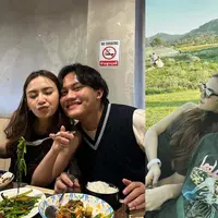 Rizky Febian dan Mahalini Raharja terlihat makin romantis saat menikmati masa liburan di Thailand. Keduanya pun tak enggan pamer keromantisannya dengan outfit serasi bernuansa serba hitam [@rizkyfbian]