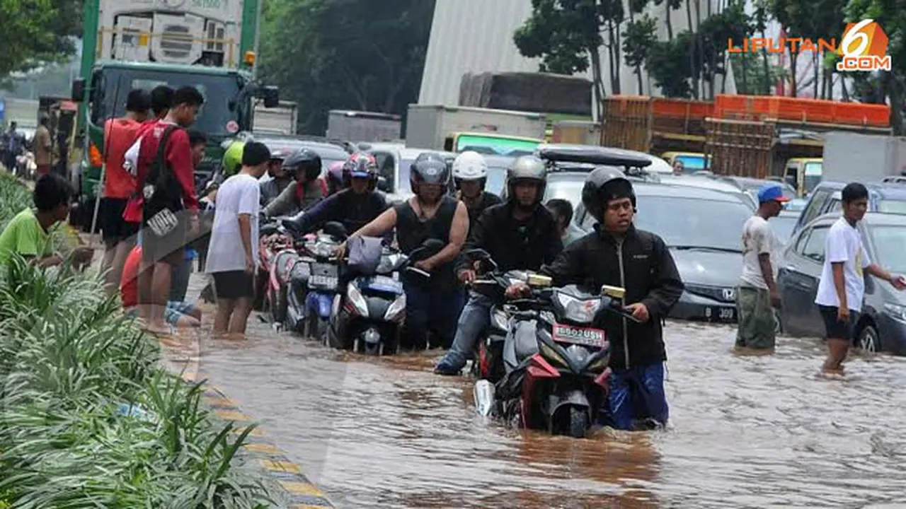 1-mogok-banjir-140118c.jpg
