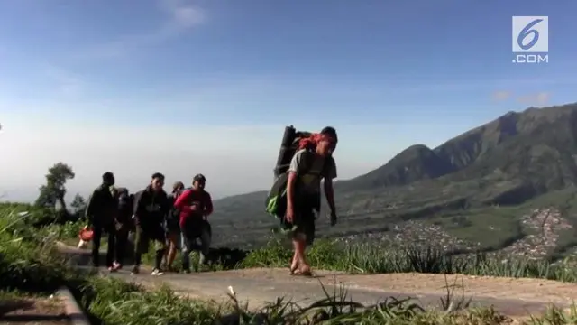 Puncak Merapi hingga kini masih berstatus waspada, akibatnya para pendaki yang ingin mendaki gunung tersebut harus berpindah ke Merbabu.
