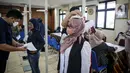 Selain pemeriksaan kesehatan, KPU RI juga membatasi usia calon petugas KPPS minimal 17 tahun dan maksimal 55 tahun. Calon petugas KPPS juga harus dipastikan tidak pernah menjadi anggota partai politik ataupun tim pemenangan. (Liputan6.com/Faizal Fanani)