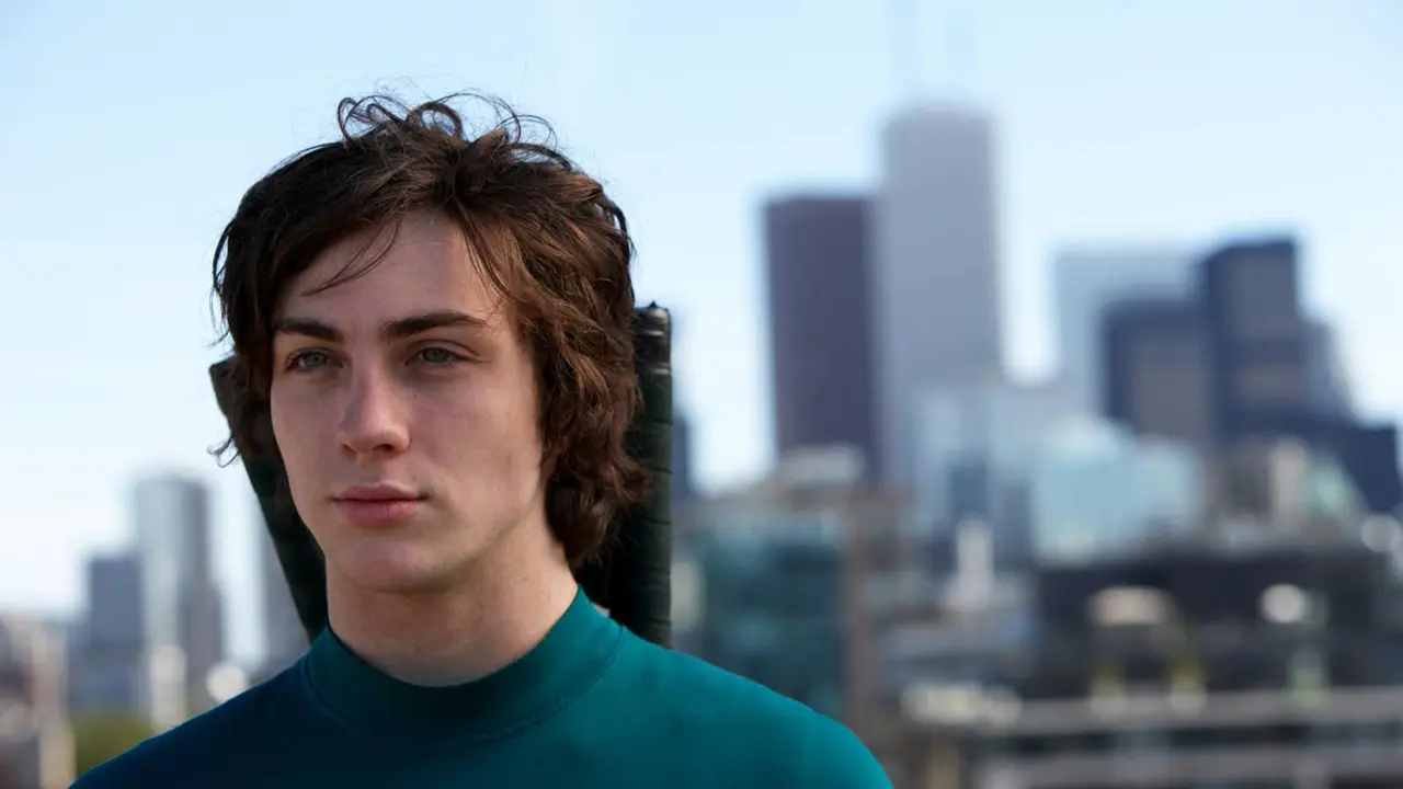 Aaron Johnson Belum Rela Melepas Topeng Kick-Ass
