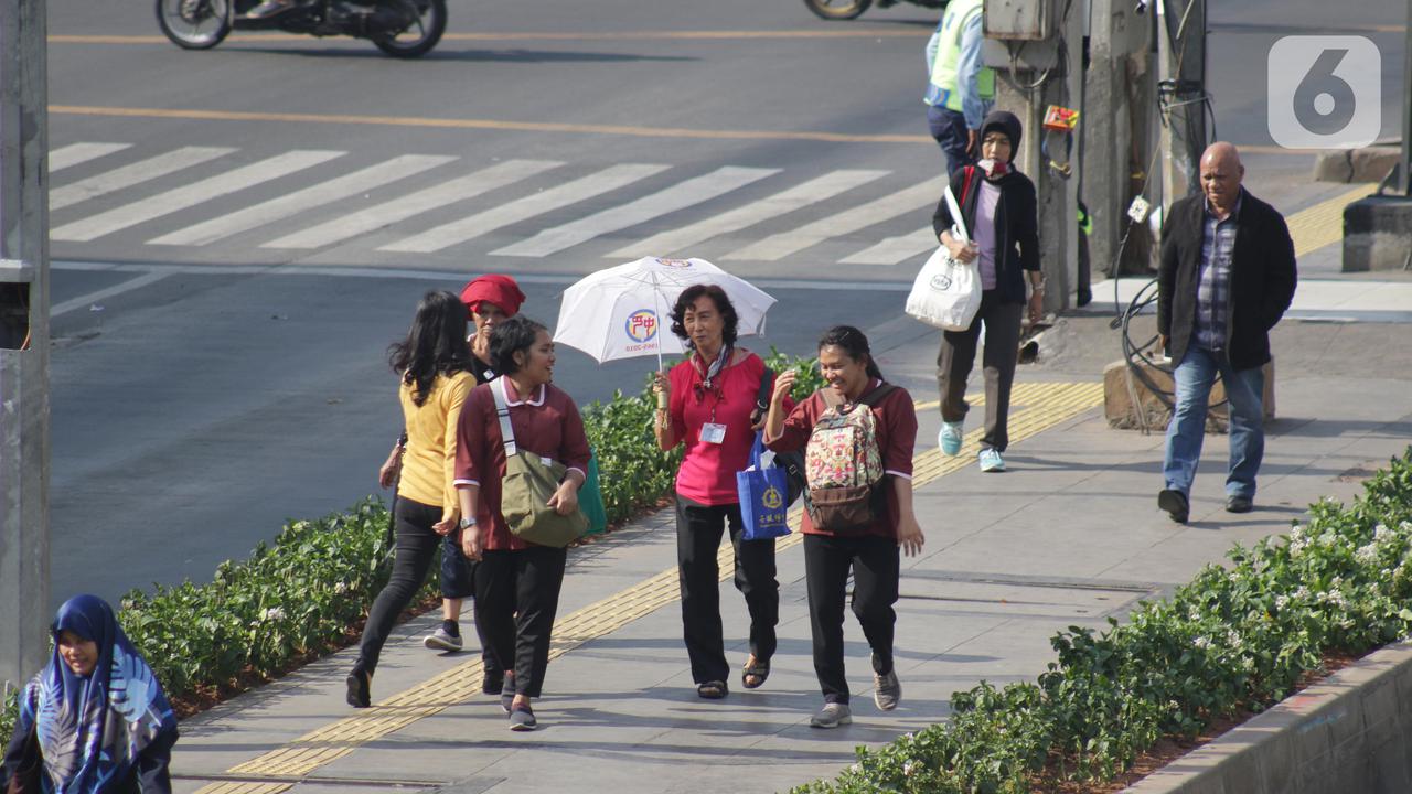 Prakiraan Cuaca Jakarta Hari Ini: Suhu Terik Siang Hari hingga Potensi Hujan Sore