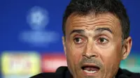 Pelatih Barcelona, Luis Enrique, mengomentari kegagalan timnya melangkah ke babak semi final Liga Champions setelah dikalahkan oleh Atletico Madrid 2-3, Rabu (13/4/2016). (EPA/Peter Powell)