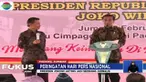 Jokowi tiba-tiba ingin bertukar peran dengan wartawan, yang seolah sedang mewawancarai sang presiden.