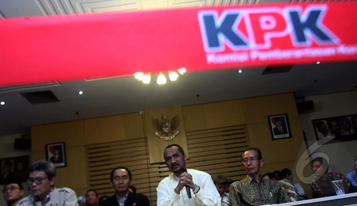 Samad meminta masyarakat yang pro pemberantasan korupsi tetap memberikan dukungan terhadap KPK, Jakarta, Jumat (23/1/2015). (Liputan6.com/Faisal R Syam)