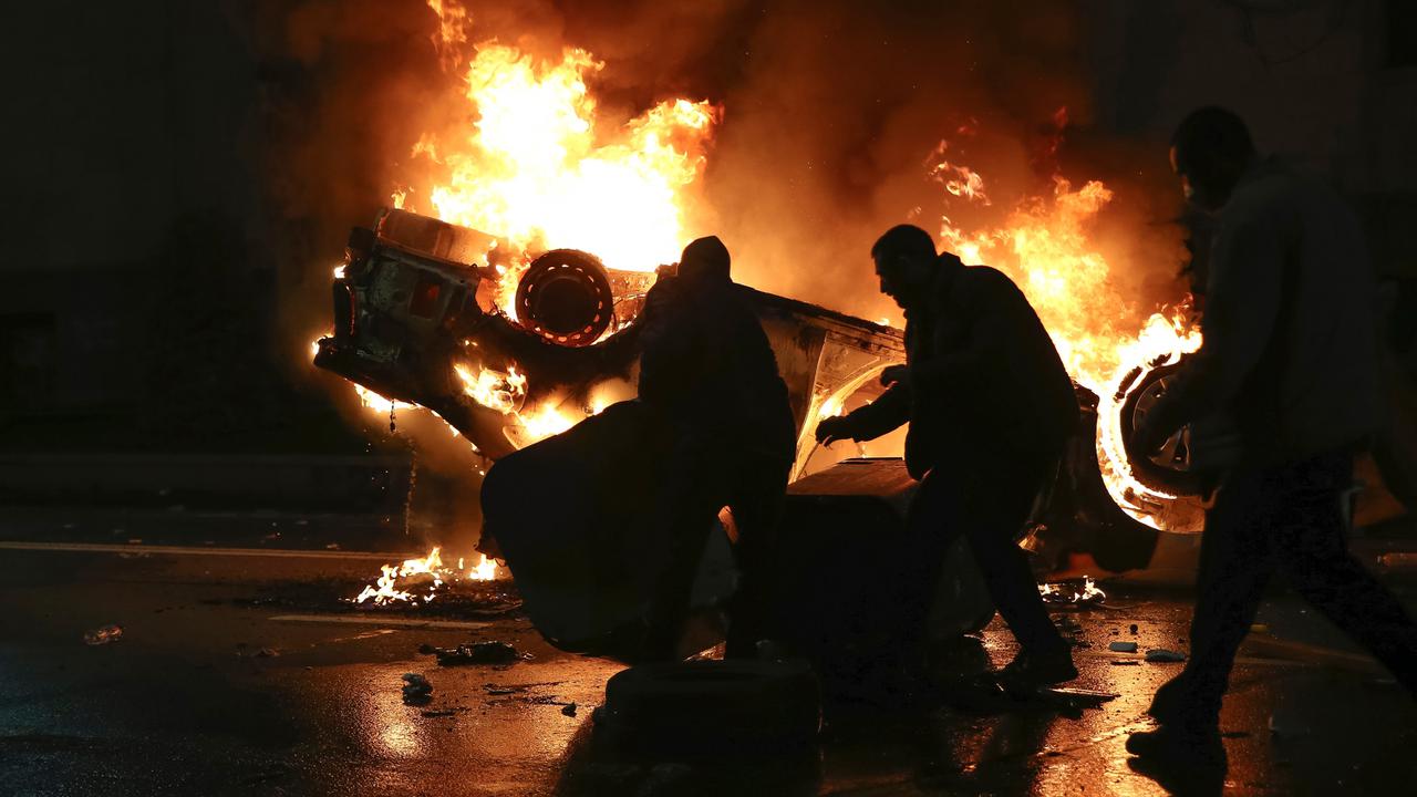 Ilustrasi kebakaran mobil