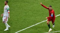 Cristiano Ronaldo menjadi bintang Portugal pada laga melawan Spanyol dengan mencetak tiga gol. (AFP/Jonathan Nackstrand)