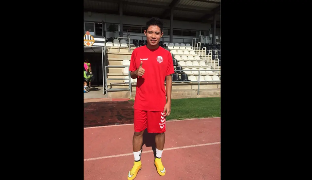 Evan Dimas saat menjalani latihan perdana selama masa trial di UE Llagostera. (UELlagostera.cat)