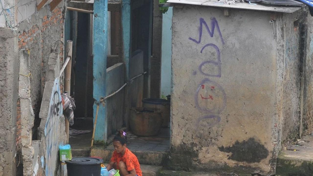 Pertumbuhan penduduk yang pesat, urbanisasi, serta ketimpangan ekonomi menjadi faktor-faktor yang memperumit upaya penanggulangan kemiskinan di ibu kota. Foto: merdeka.com / Imam Buhori<br>