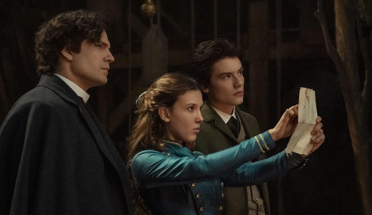 Henry Cavill, Millie Bobby Brown, dan Louis Partridge dalam Enola Holmes 2. (Foto: Netflix)