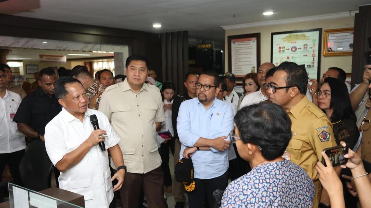 Mendagri Tito Karnavian saat meninjau Mal Pelayanan Publik (MPP) Kota Denpasar, Bali