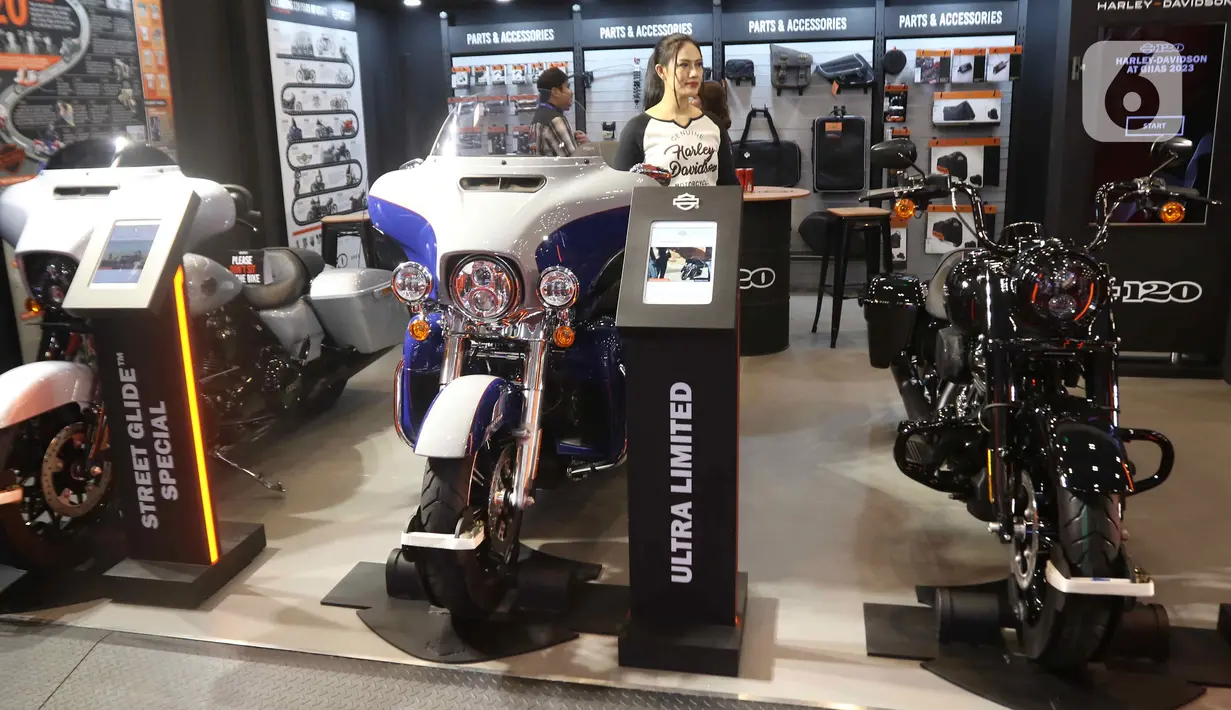 Kemudian juga ada Piaggio, Polytron, Royal Enfield, Segway, dan Vespa. (Liputan6.com/Angga Yuniar)