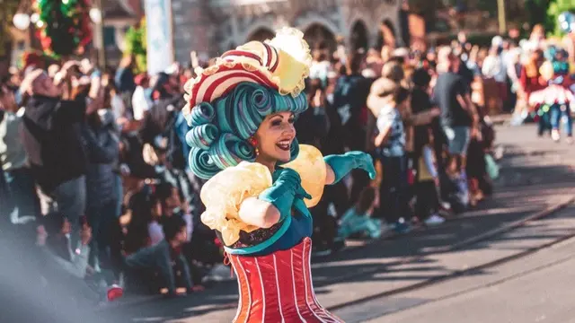 Omicron Belum Reda di AS, Disneyland Cabut Kewajiban Pakai Masker per 17 Februari 2022