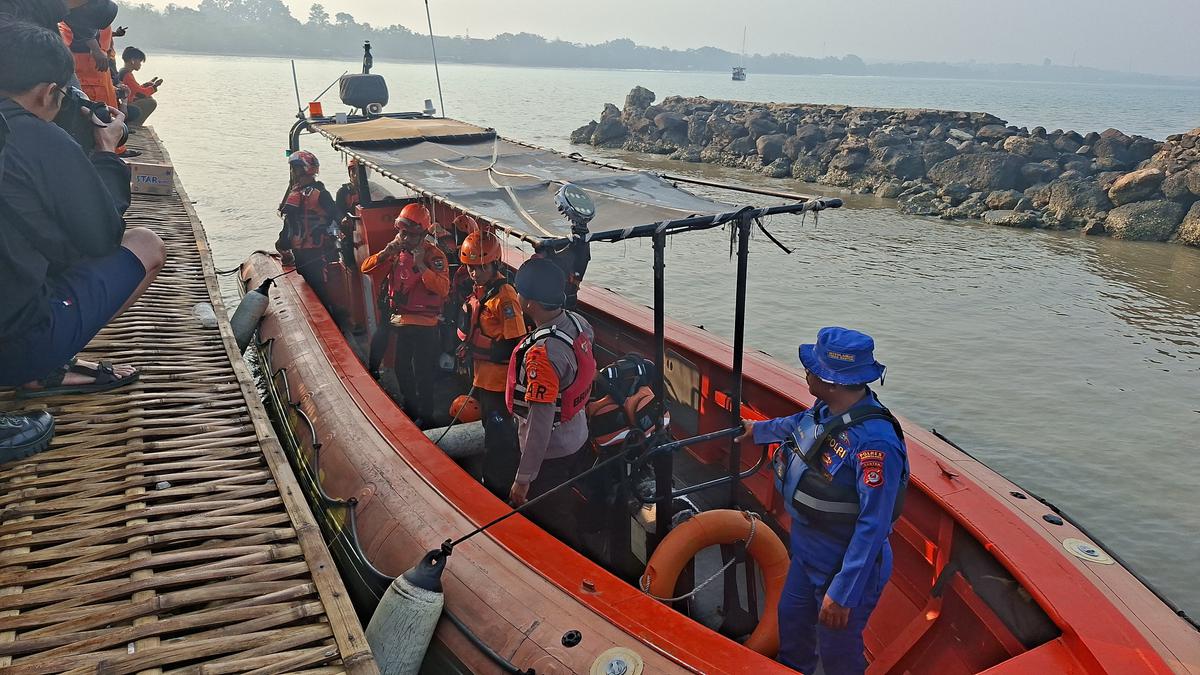 Pencarian Hari Kedelapan Jurnalis Hilang di Selat Sunda: Sisir Darat dan Laut