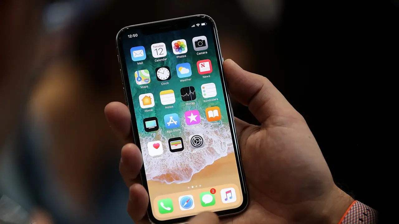 [Bintang] Bukan iPhone 8, Ini Alasan iPhone X Akan Jadi Idaman Para Cewek