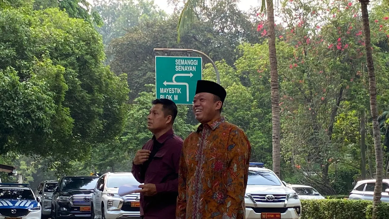 Anggota Partai Golkar Nusron Wahid menyambangi kediaman Prabowo di Jalan Kertanegara, Jakarta Selatan, pada Selasa (14/10/2024).