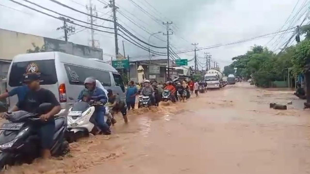 Prabowo Perintahkan Respons Cepat untuk Penanganan Banjir Jawa, Prioritaskan Penyelamatan