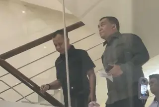 Wakil Menteri Imigrasi dan Pemasyarakatan Silmy Karim akhirnya mendatangi Gedung Merah Putih KPK, Jakarta. (Foto: Antara)