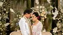Amanda Gonzales resmi dinikahi atlet sepakbola berdarah Filipina Christian Rontini pada Sabtu, 28 Oktober 2023. [@aurelie/@djanjisoetji.photography]