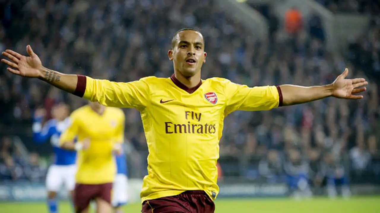 theo-walcott-121221-b.jpg