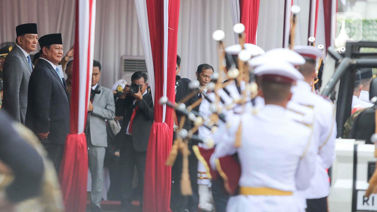 Usai Serahkan Jabatan Menhan, Presiden Prabowo Subianto Diarak ke Istana Negara