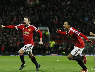 Gelandang Manchester United, Juan Mata, merayakan gol yang dicetaknya ke gawang Watford pada laga Liga Premier Inggris di Stadion Old Trafford, Rabu (3/2/2016). MU berhasil menang 1-0 atas Watford. (Reuters/Jason Cairnduff)