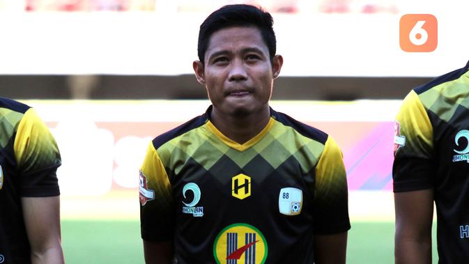 Gelandang Barito Putera, Evan Dimas Darmono, di Stadion Gelora Bung Tomo, Surabaya, Jumat (9/7/2019). (Bola.com/Aditya Wany)