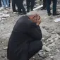 Seorang korban dari gempa bumi dengan magnitudo 7,7 di wilayah Diyarbakir, Turki pada 6 Februari 2023 pasca dilanda gempa. (Ilyas Akengin/AFP)