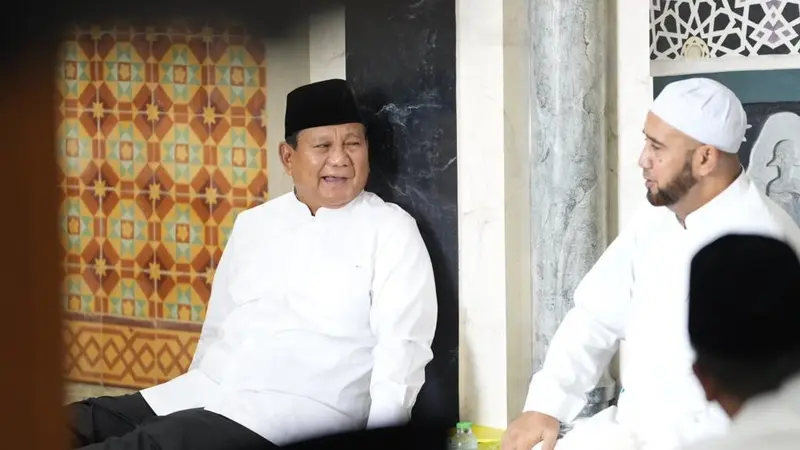 Ketua Umum Partai Gerindra Prabowo Subianto berama Habib Syech