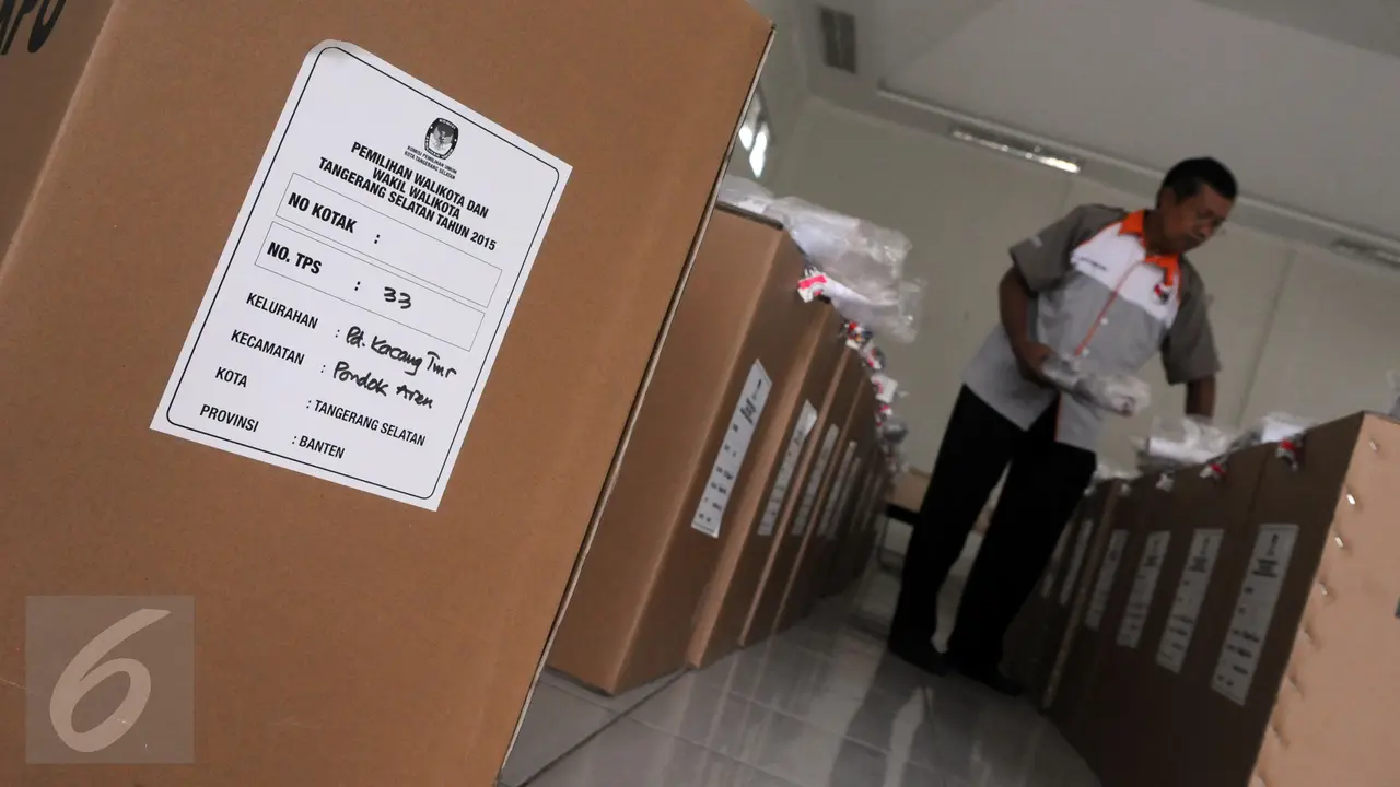 20151208-Begini Pendistribusian Kotak Suara Pilkada Serentak 2015 di Tangsel 