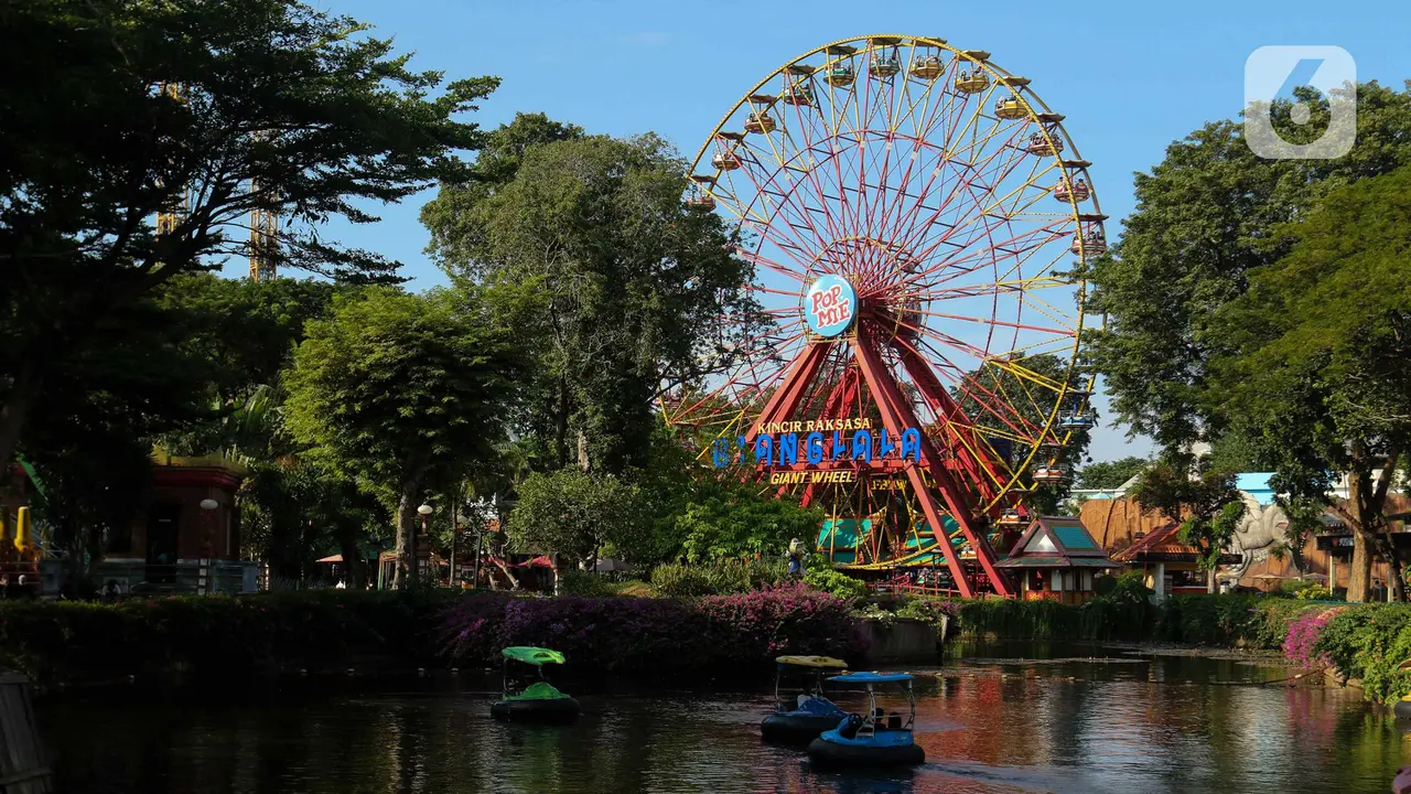 Area Wisata Dunia Fantasi Dipadati Pengunjung