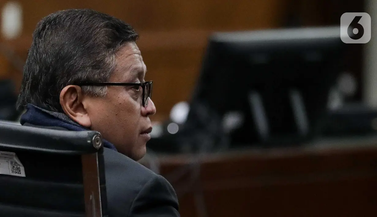 Hasto Kristiyanto bersama tim penasehat hukumnya meminta waktu 10 hari untuk menyusun nota keberatan atas dakwaan atau eksepsi. (Liputan6.com/Herman Zakharia)