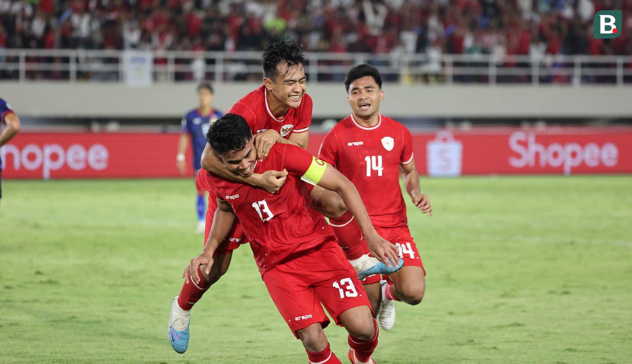 <p>Pemain Timnas Indonesia, Muhammad Ferarri melakukan selebrasi bersama Pratama Arhan pada laga&nbsp;lanjutan Grup B Piala AFF 2024 melawan Laos di Stadion Manahan, Solo, Jawa Tengah, Kamis (12/12/2024). (Bola.com/Abdul Aziz)</p>