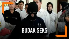 Seorang ayah tega menjadikan putrinya sebagai budak seks selama 5 tahun. Kasus ini terungkap setelah korban hamil.