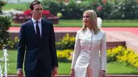 Penasihat senior Gedung Putih Ivanka Trump dan Jared Kushner tiba di Hyderabad House, New Delhi, India pada Selasa, 25 Februari 2020. (PRAKASH SINGH / AFP)