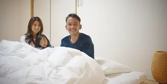 Presenter dan pemeran Ruben Onsu bersama keluarganya menikmati liburan selama beberapa hari di Jepang. Perbedaan cuaca membuat kondisi Ruben sempat menurun dan menjalani perawatan di rumah sakit empat hari. (Instagram/ruben_onsu)