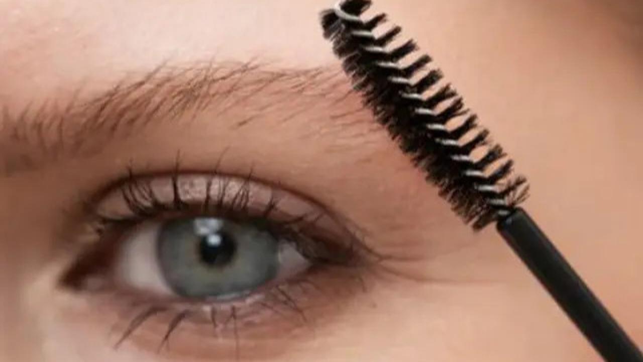Cara Mendapatkan Bulu Mata Panjang dan Lentik, Tambahkan 2 Produk Makeup