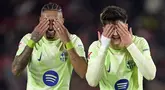 Les joueurs de Barcelone, Raphinha (à gauche) et Pau Victor célèbrent après avoir marquant le cinquième but de leur équipe contre Majorque lors du match de la Ligue espagnole 2024/2025 au stade Majorque son Moix, Majorque, Espagne, mercredi (04/12/2024) tôt le matin WIB. (Photo AP/José Breton)