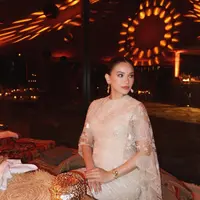 Meski tengah berbadan dua, Alyssa tetap tampil maksimal yang anggun, rapi, dan memancarkan aura “mahal” yang khas. [@alyssadaguise].