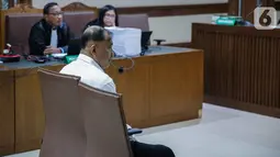 Terdakwa kasus korupsi KTP elektronik Markus Nari menjalani sidang pembacaan pledoi di Pengadilan Tipikor, Jakarta, Senin (4/11/2019). Sebelumnya, JPU KPK menuntut Markus Nari 9 tahun penjara dan denda Rp 500 juta subsider pidana kurungan selama 6 bulan. (Liputan6.com/Faizal Fanani)