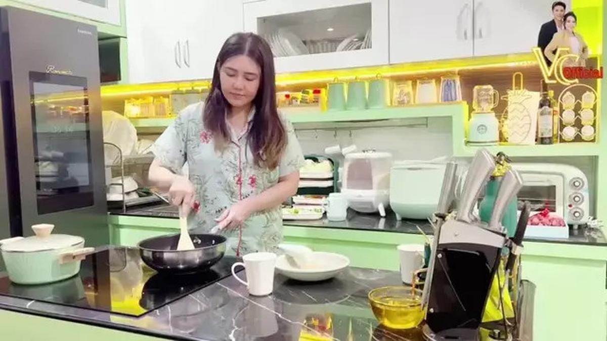Potret Dapur Estetik di Rumah Mewah Via Vallen, Modelnya Simple dan Enak Dipandang