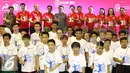 Menpora Imam Nahrawi bersama legenda bulu tangkis dan anak-anak berfoto bersama dalam acara bertajuk BRI Berbagi Raket Juara Road to The Mext Champions di Jakarta, Sabtu (1/10). (Liputan6.com/Immanuel Antonius)