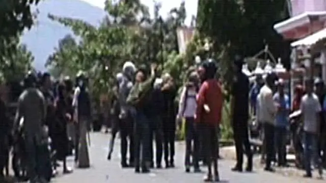 Warga dari 2 Desa Bertikai di Dompu