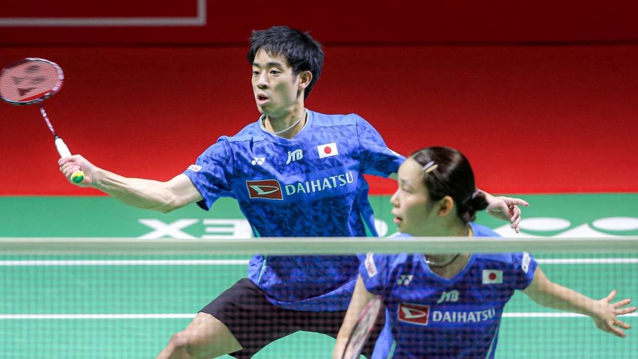 Pasangan ganda campuran Jepang, Hiroki Midorikawa/Natsu Saito saat menghadapi ganda campuran China Zheng Si Wei/Huang Ya Qiong pada final Indonesia Masters 2024 yang digelar di Istora Gelora Bung Karno (GBK) pada Minggu (28/1/2024). <br>(Foto Bola.com / 