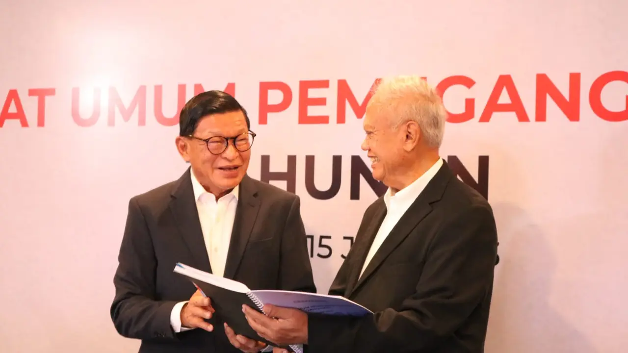 Presiden Komisaris/Komisaris Independen PT Lippo Karawaci (LPKR) John A. Prasetio dan Presiden Direktur Lippo Karawaci Ketut Budi Wijaya saat RUPST LPKR di Hotel Aryaduta Menteng (15/6/2023). (Dok Lippo)