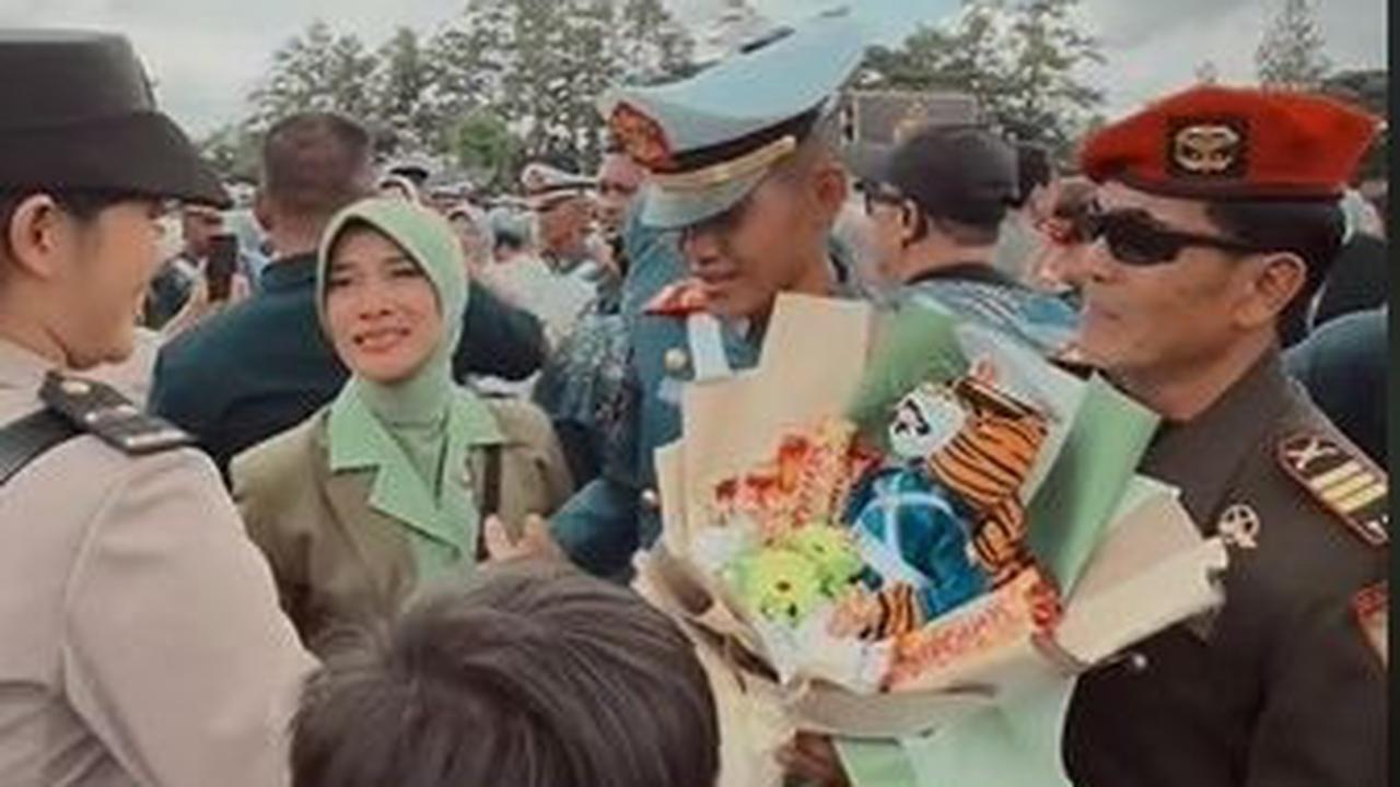 Tak hanya itu, taruna tersebut ternyata juga memiliki kakak perempuan seorang polisi berpangkat Ipda yang hadir dalam acara wisudanya.